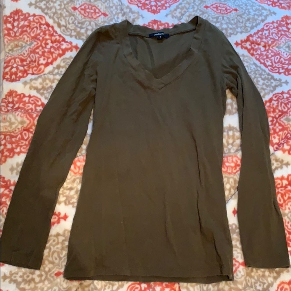 V-neck long-sleeve tee